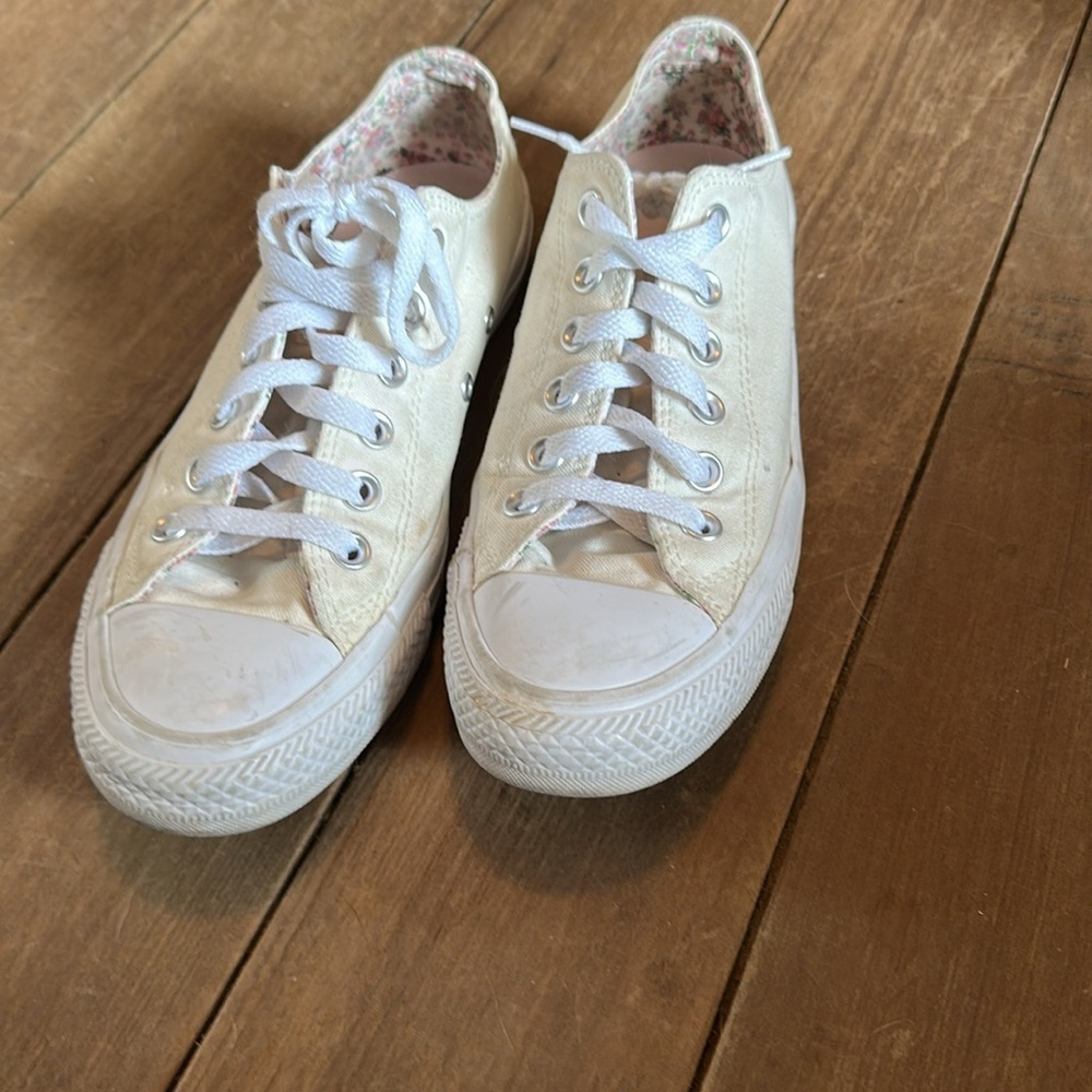 Cream colored converse sneakers size 7.5 women’s - Picture 2 of 7